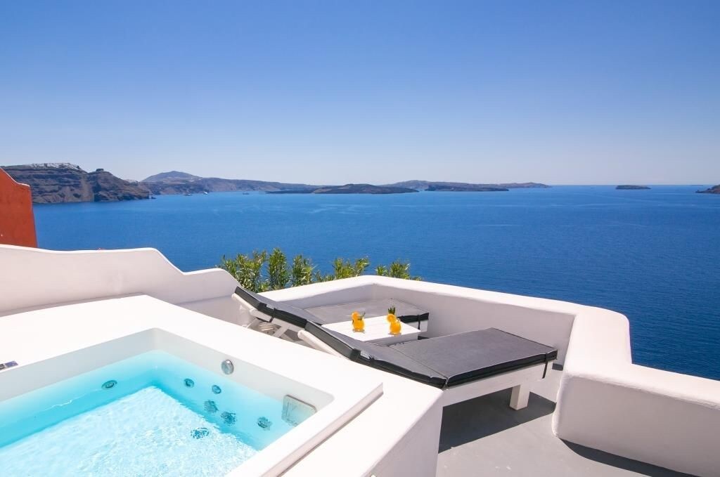 Property Image 1 - Oia Full Moon Villa with Outdoor Plunge Pool with Sea & Caldera View