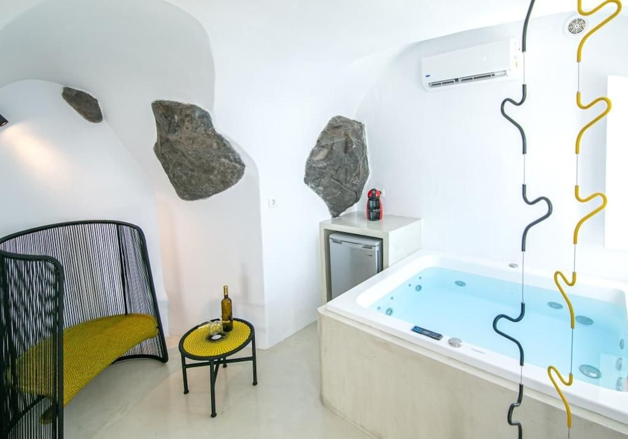 Property Image 2 - Oia Cozy Nest Villa With Indoor Plunge Pool & Caldera View