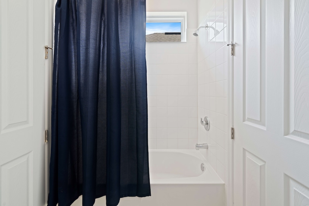 Bedroom 3 with a bathtub and shower combo