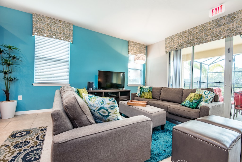 The inviting living area of our Davenport, Florida - Stylish furniture arrangement providing comfort and a cohesive look - Smart TV and Netflix - Thoughtful mix of textures, from plush rugs to tasteful throw pillows