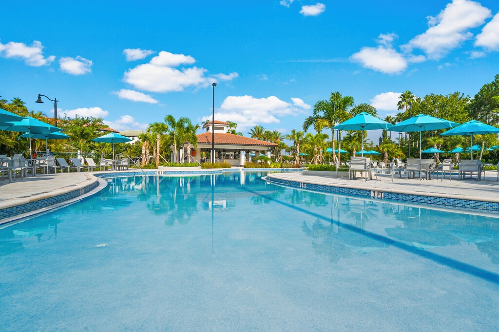 Vista Cay Isles resort pool