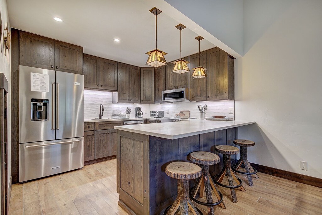 Prepare delicious meals in this gourmet kitchen with barstool seating for 4 - 