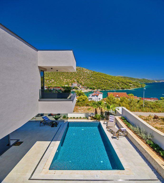 Property Image 1 - 4br Prestigious Villa With Heated Pool In Marina Trogir