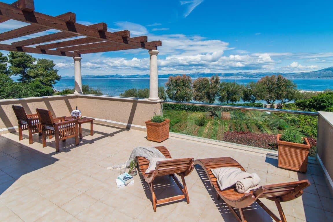 Property Image 2 - Sunset Getaway Villa With Luxury Pool