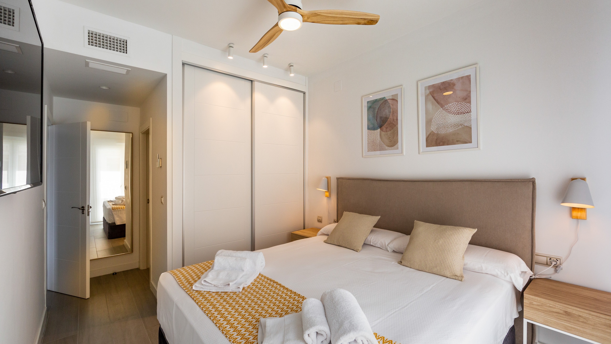 2 bedroom and 2 bathroom apartment with spectacular golf views and fully equipped 