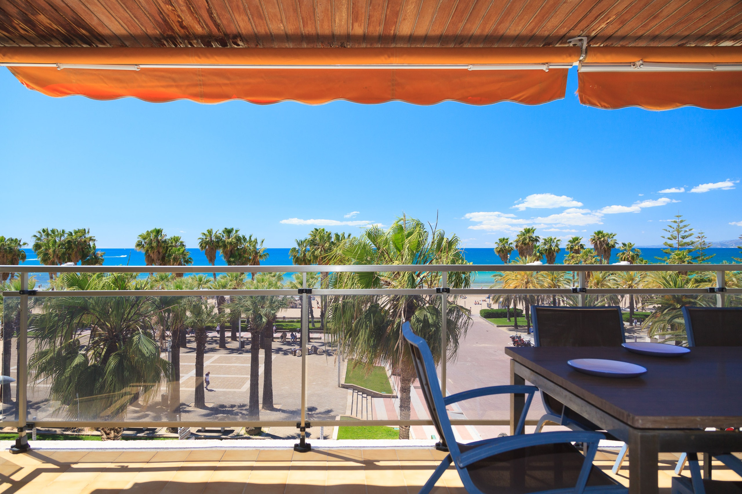 Property Image 1 - Lovely beachfront apartment with sea view in Salou