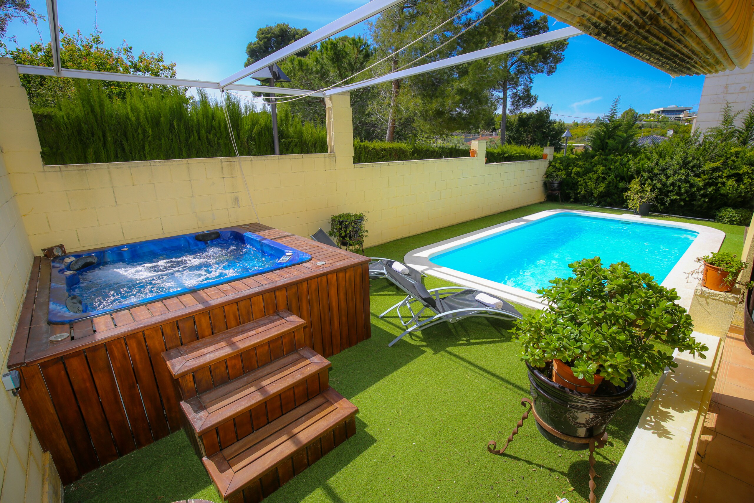 Property Image 1 - Unique Townhouse with private pool in Salou