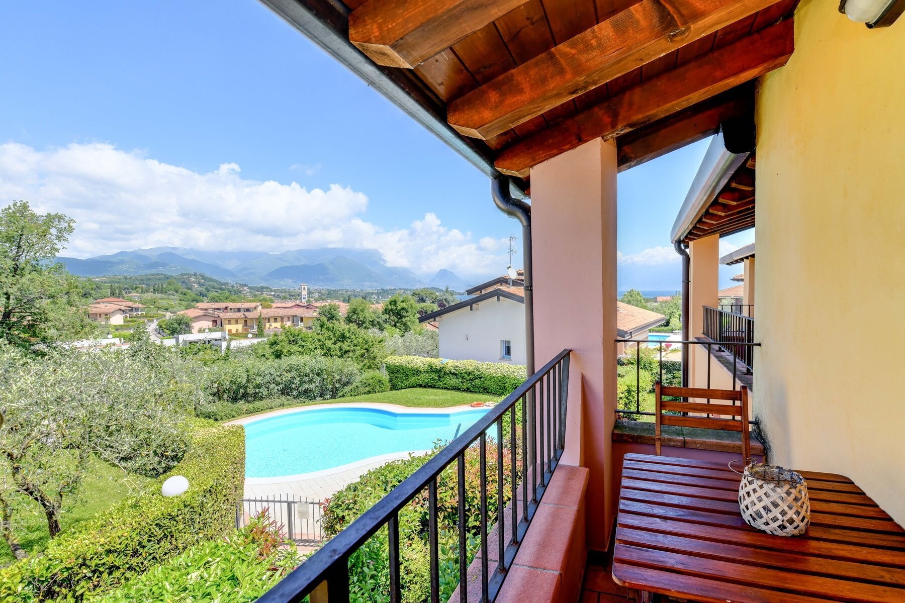 Property Image 2 - cosy apartment with pool in Manerba del Garda