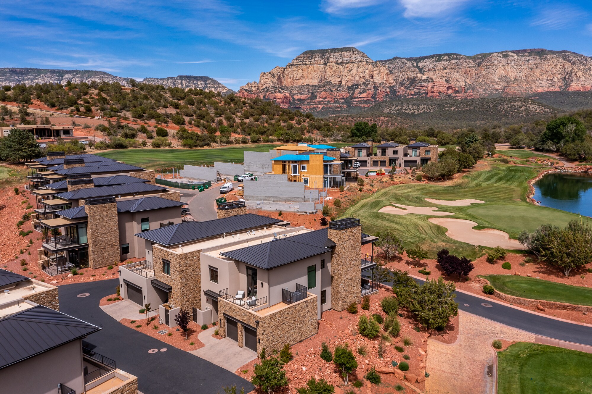 New Townhome Overlooking the Golf Course with Red Rock Views