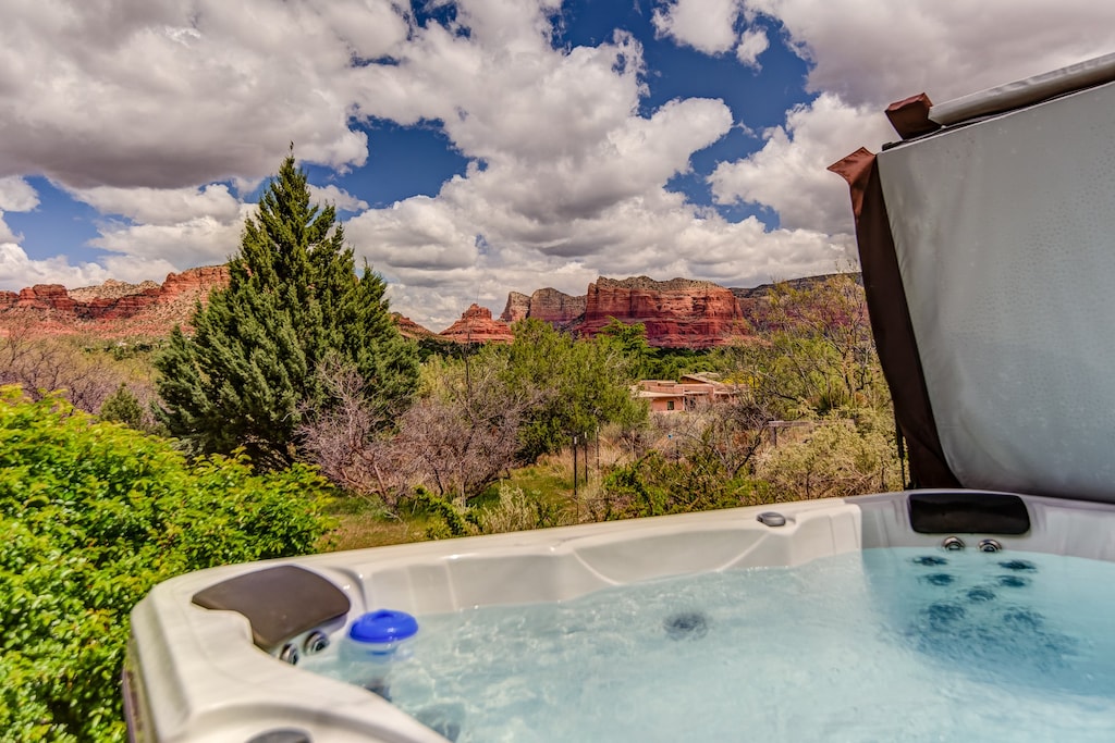 Soothing Hot Tub with Amazing Views!