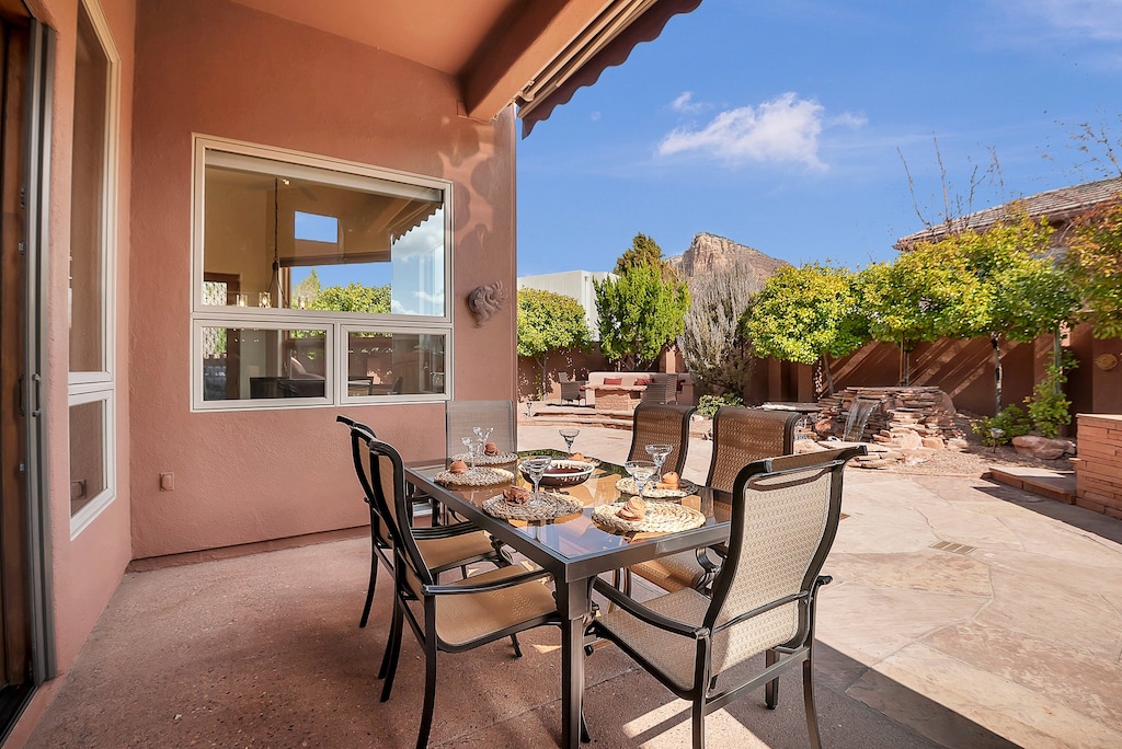 Private Patio with Outdoor Dining