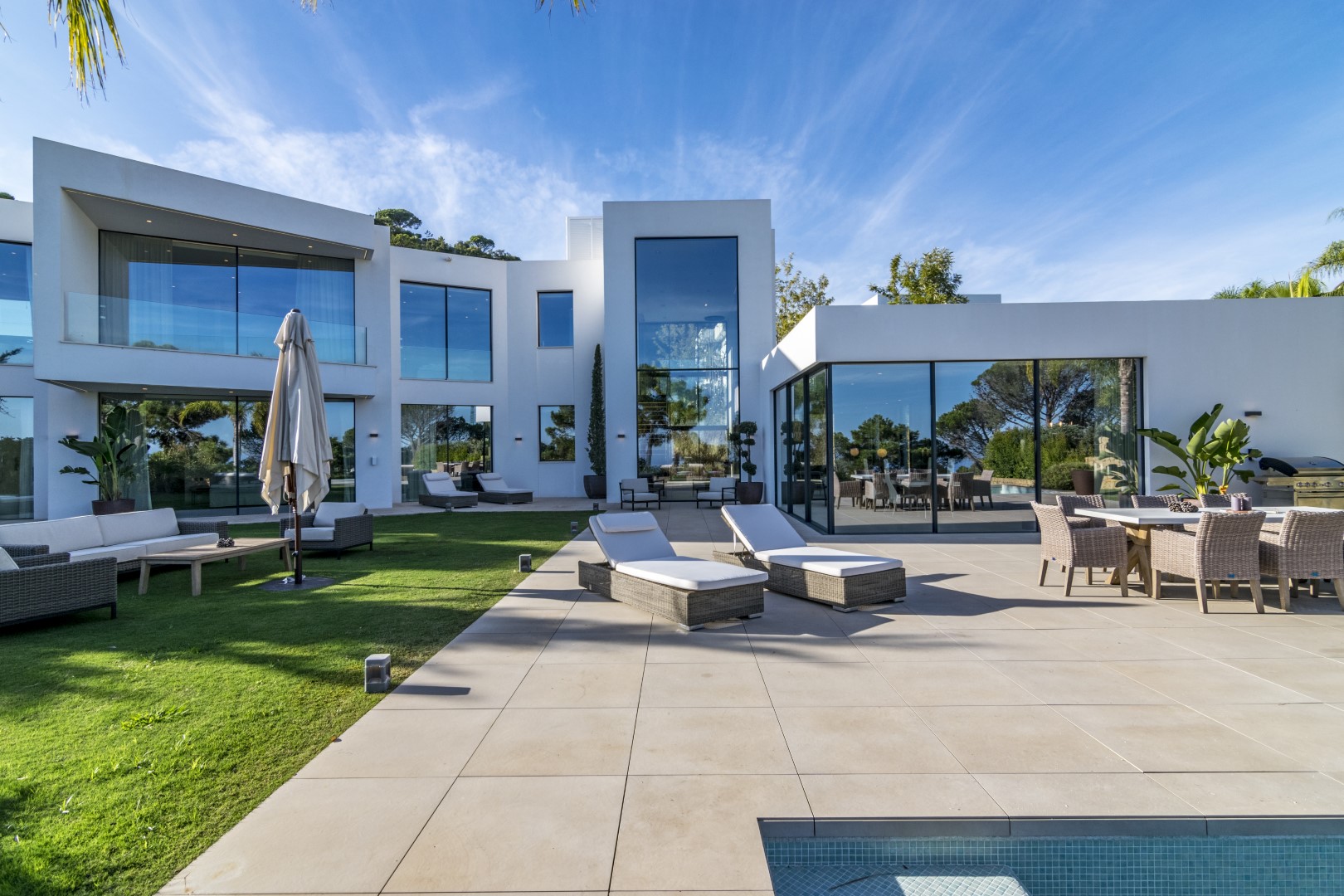 Property Image 1 - Breath-taking modern villa with sea views