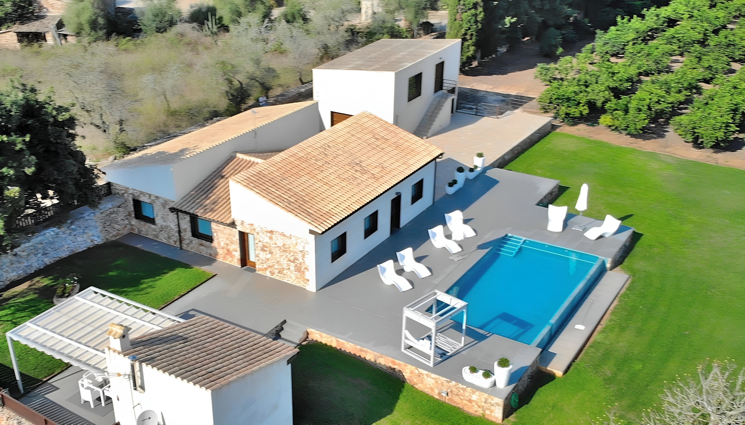Charming renovated finca with swimming pool and garden