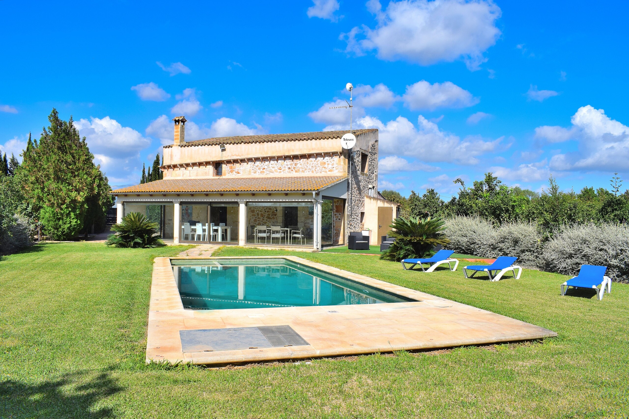 Holiday finca with pool and garden