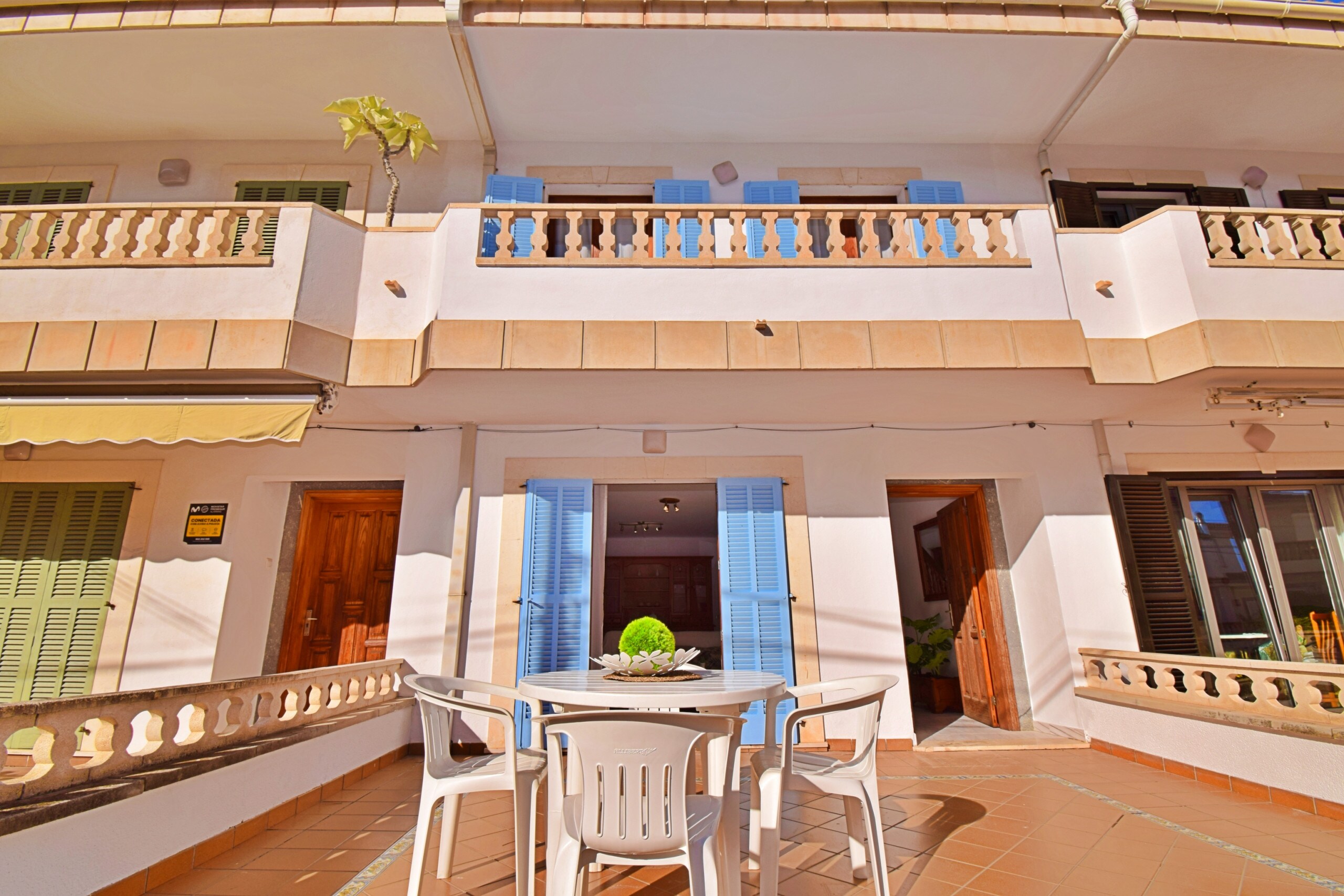 Apartment for rent with terrace next to the beach