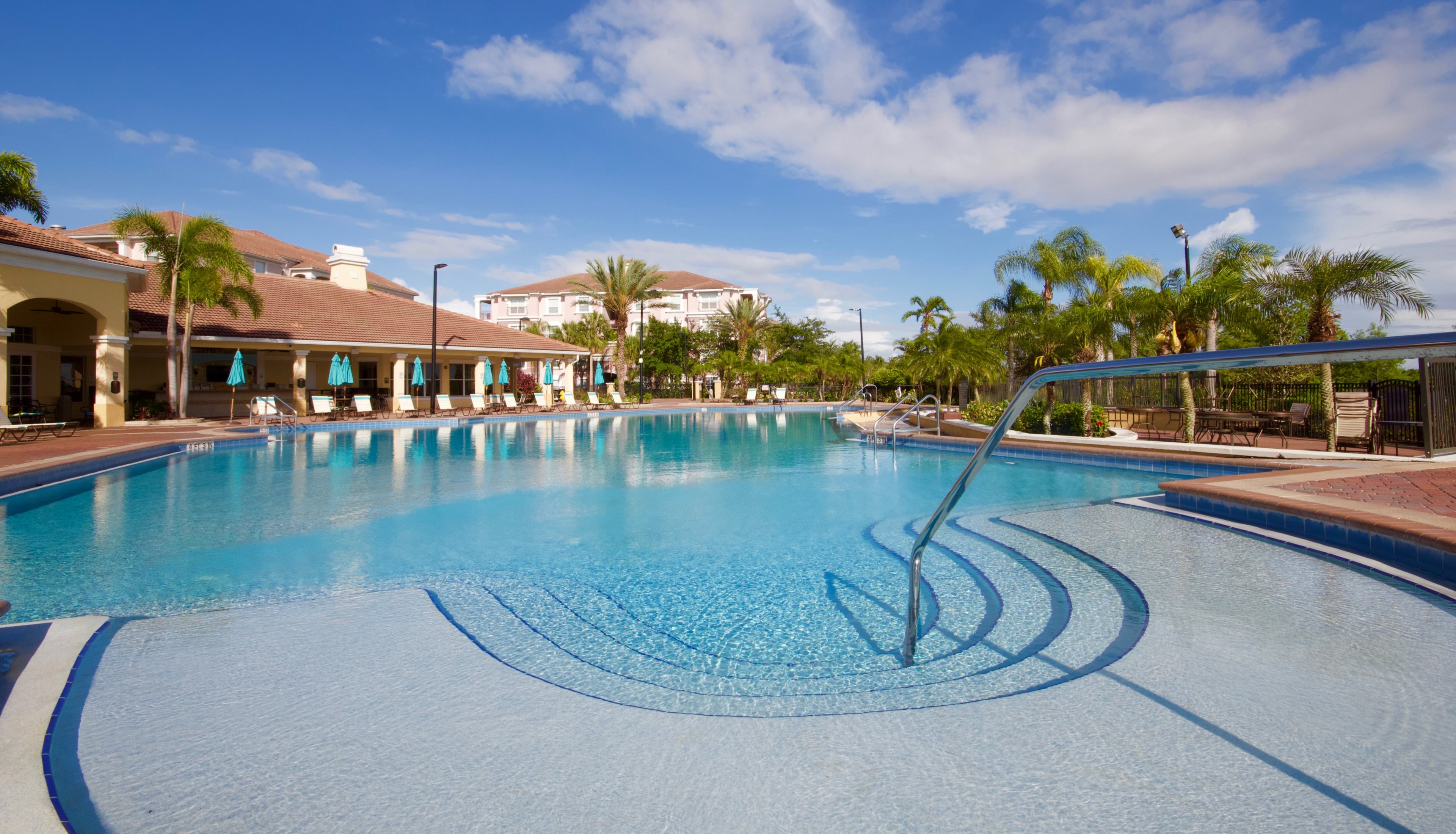 Vista Cay Main Pool