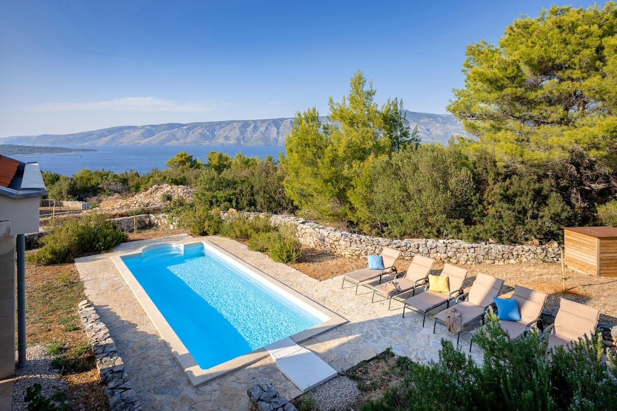 Property Image 2 - Idyllic & Peaceful Villa on Hvar Island