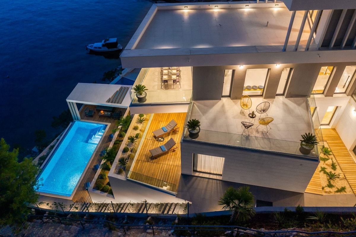 Property Image 2 - Opulent Five Star Seaside Villa