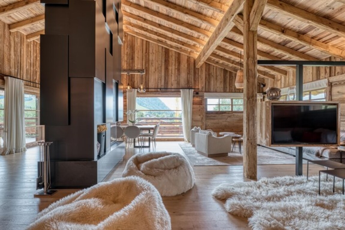 Property Image 1 - magnificent 6 bedroom chalet in Megeve with fireplace