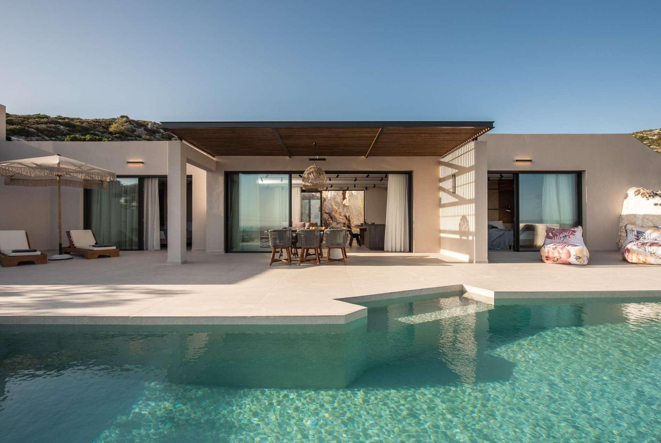 Property Image 1 - 2 bed luxury villa with sea views