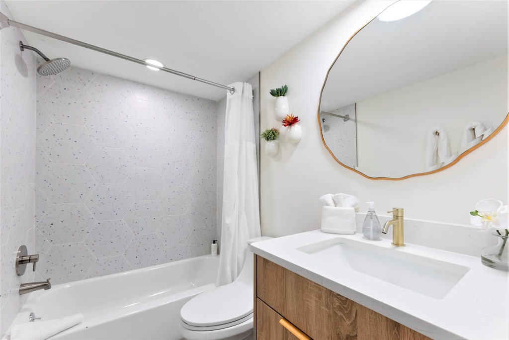 Modern bathroom with a soaking tub, stylish fixtures, and soft lighting.