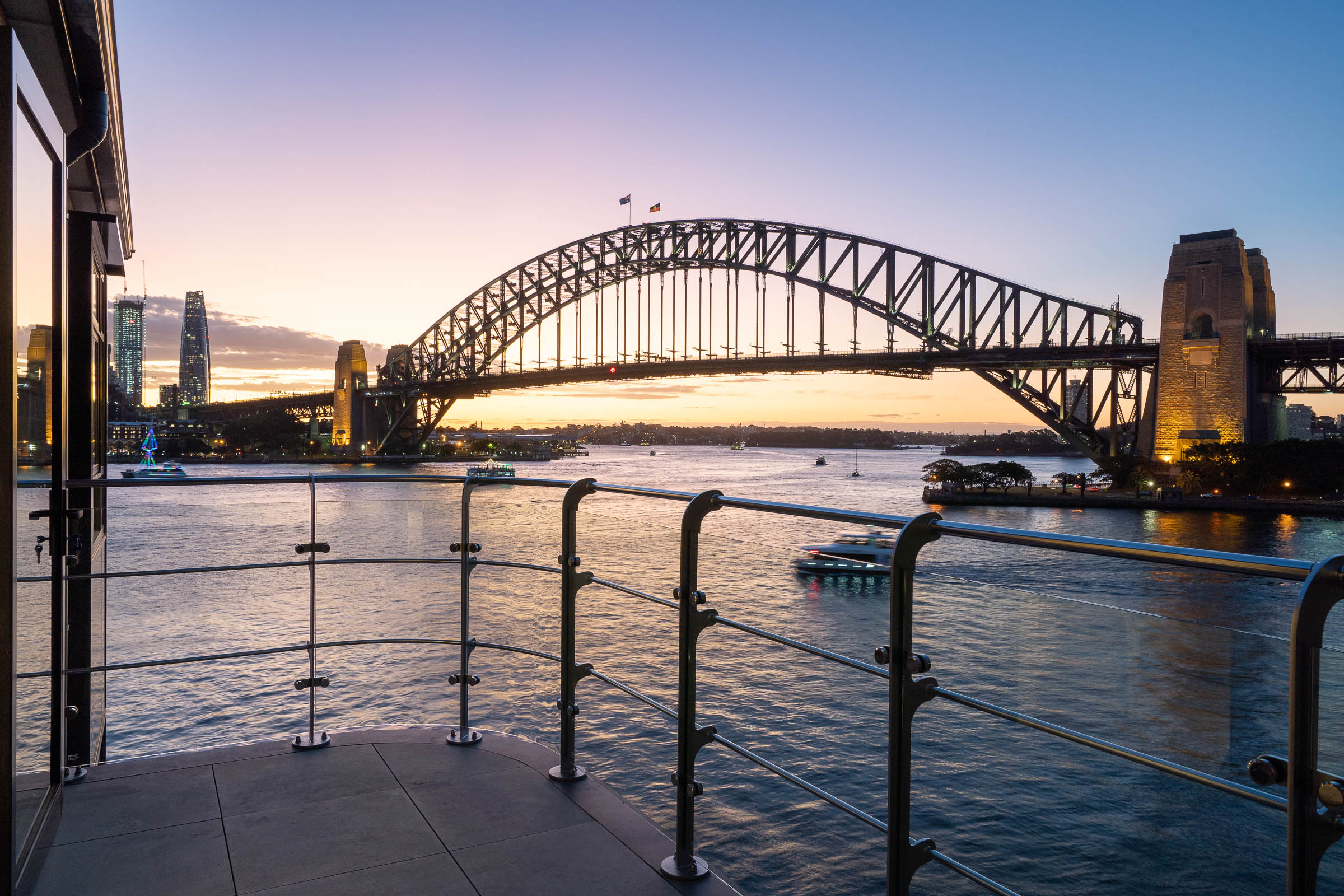 Property Image 2 - World Class 360° Sydney Harbour Bridge & Opera House Views