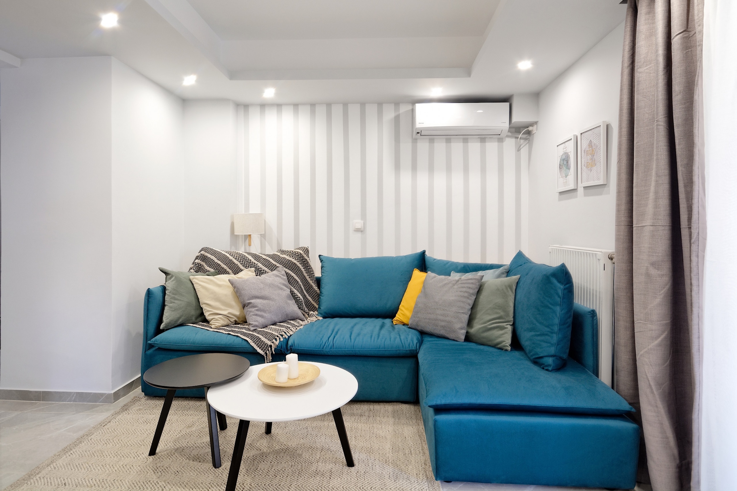 The seating area has a very comfortable sofa and a big smart TV connected to the reliable wi-fi network so that you can even watch streaming programs. 