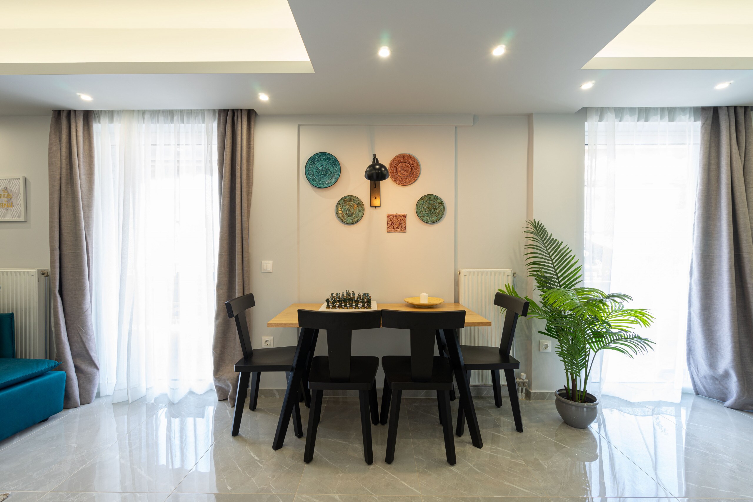 When you enter the apartment you find yourself in a big living room, with a seating area and a big dinning table, all of it bathed in natural light which comes from the big opening to the balcony.