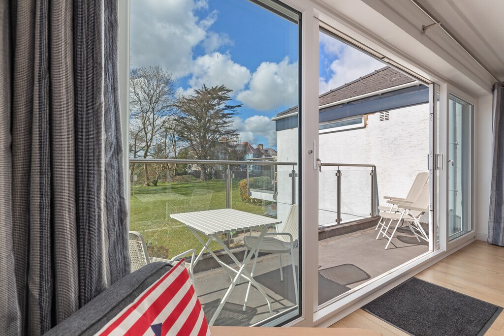 Modern Apartment, Close to Beach