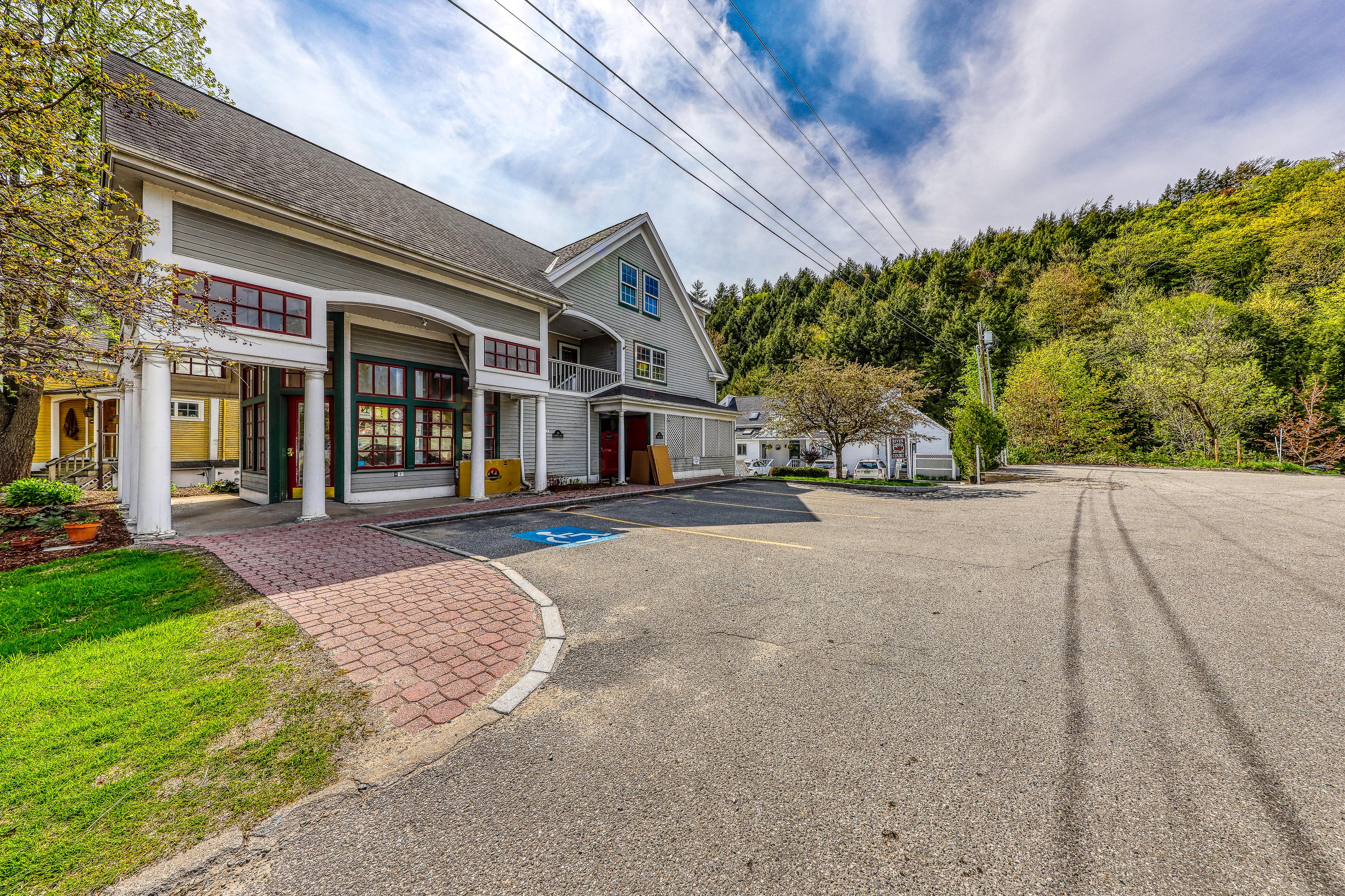 Cozy Stowe Village Retreat