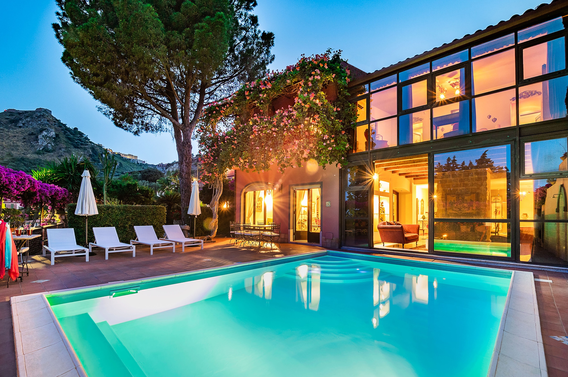 Property Image 2 - Prestigious villa with pool inTaormina