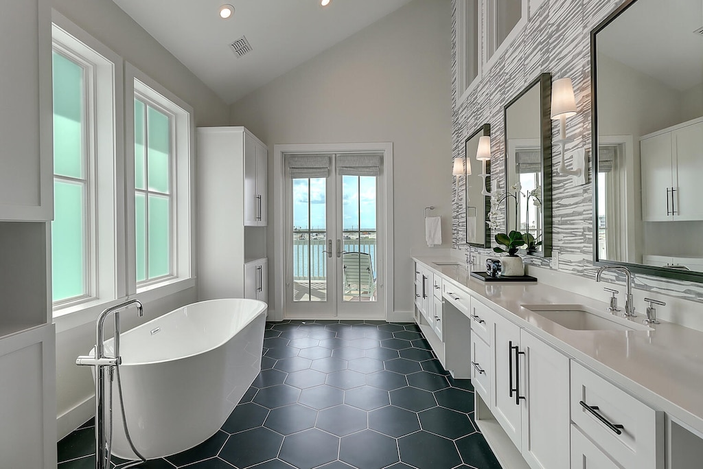 Master King Suite, 2nd Floor. 