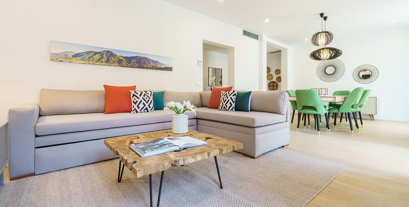 Property Image 1 - BRIGHT, CHEERY APARTMENT WITH BALCONY WALK TO CITY CENTER Property Image 1 - BRIGHT, CHEERY APARTMENT WITH BALCONY WALK TO CITY CENTER