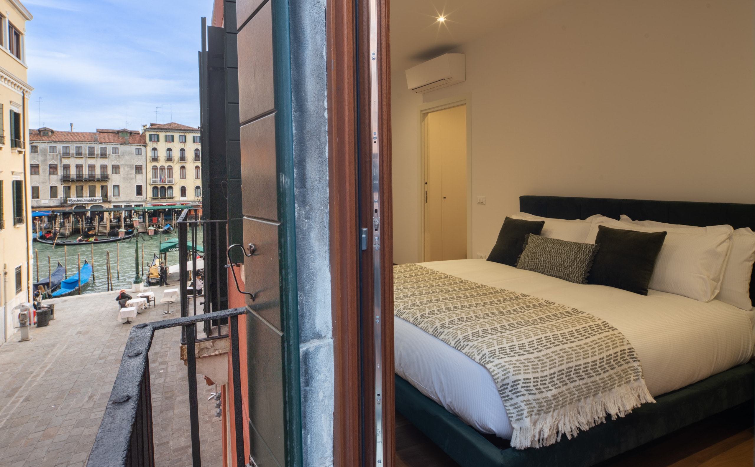 Property Image 2 - sophisticated apartment with a modern design a few steps away from the Grand Canal