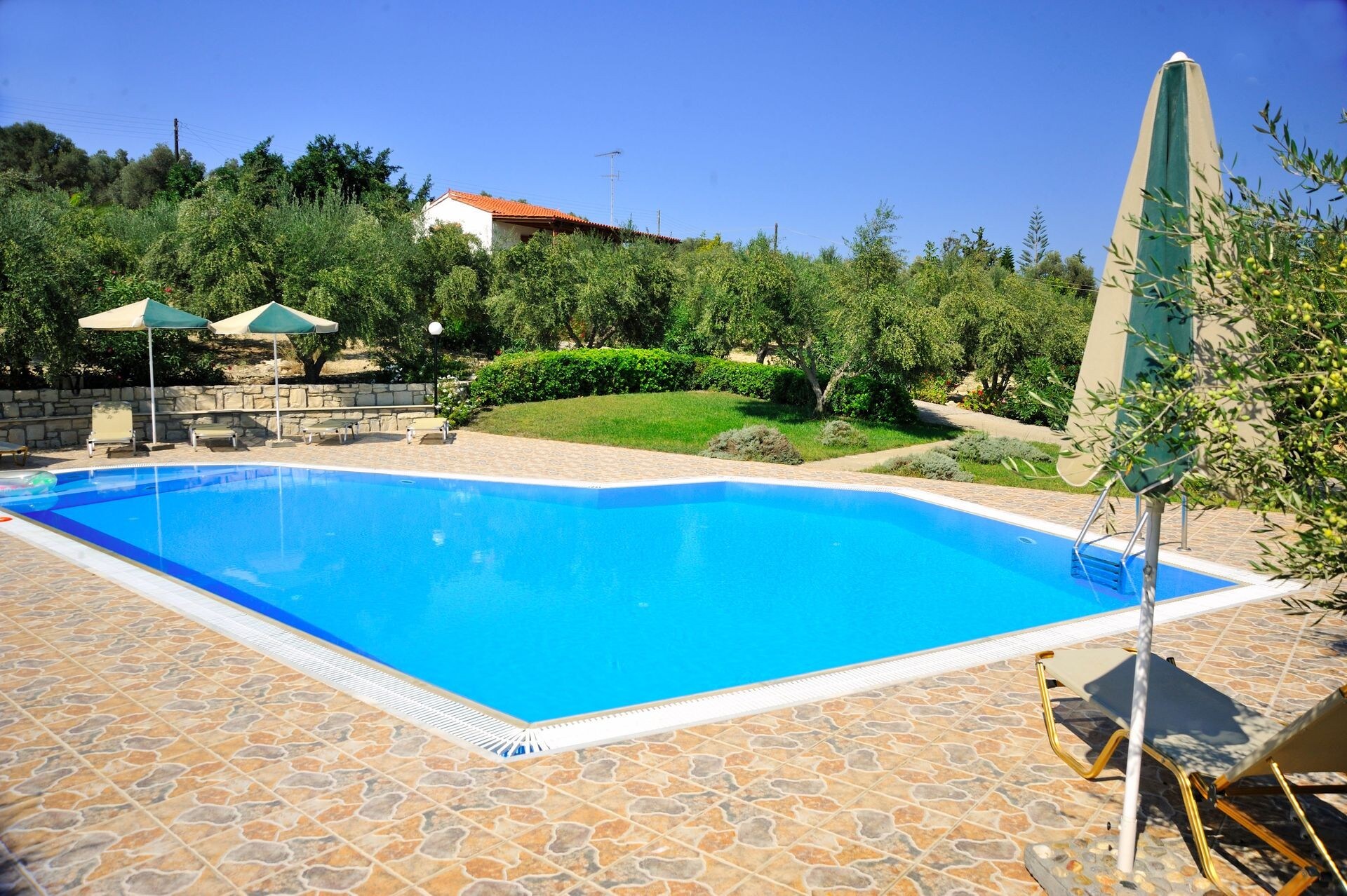 Property Image 1 - gorgeous Four Bedroom Villa with Pool 