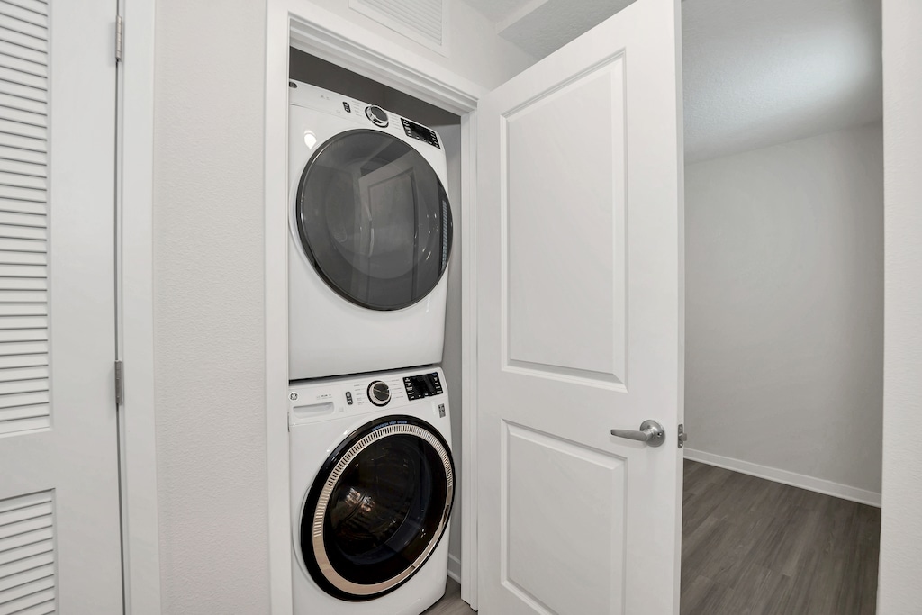 Laundry area of the condo in Orlando - Experience the convenience of equipped laundry area - Allowing to refresh your clothes at your own pace