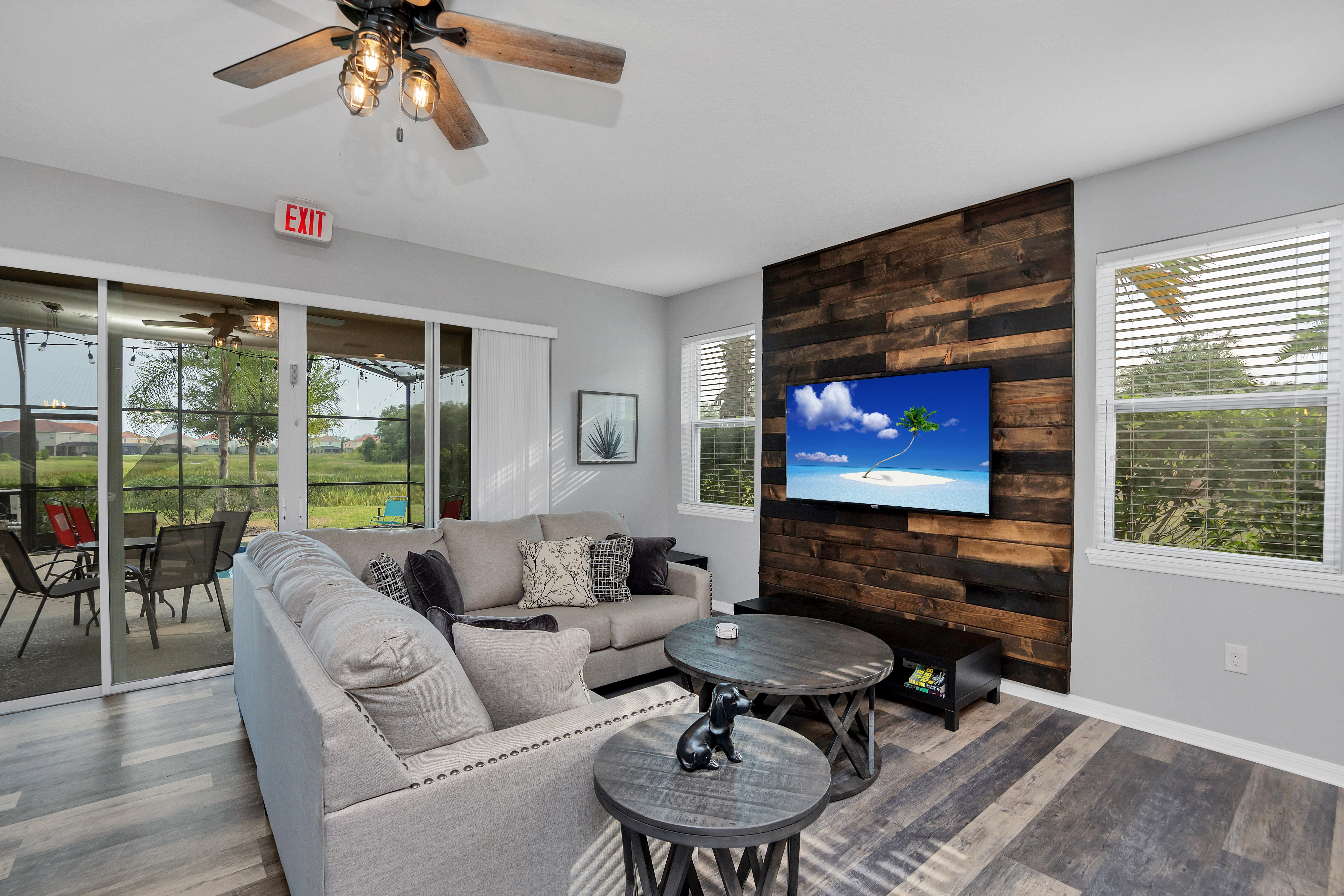 Inviting living area of the townhouse in Davenport Florida - Cozy seating area conducive to relaxation and socializing - Smart TV and netflix - Chic and contemporary living room design with clean lines and modern furnishings