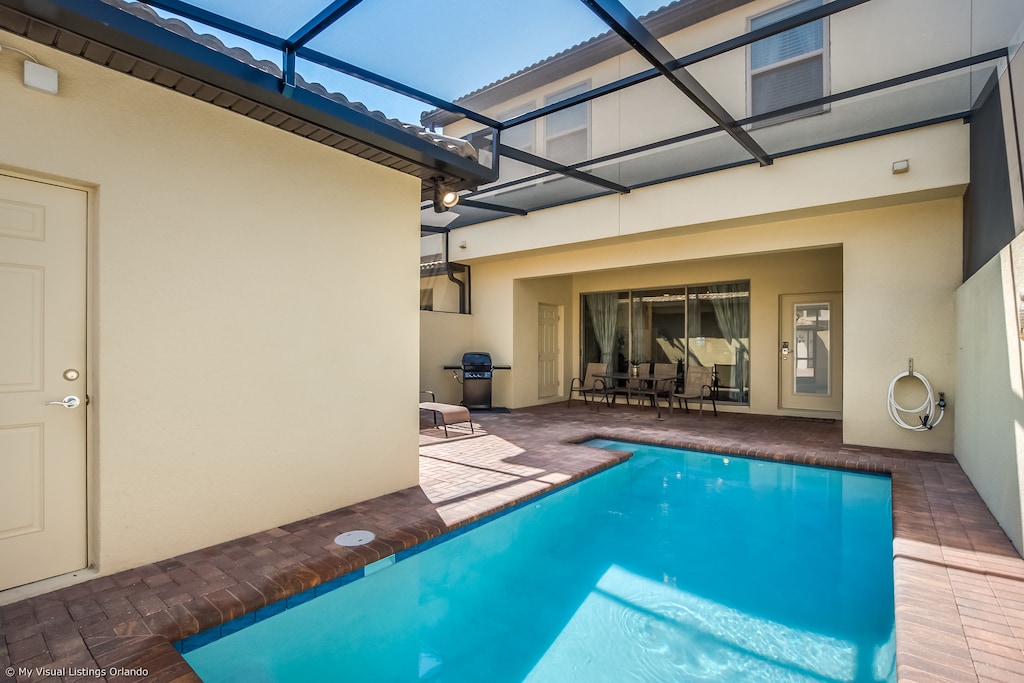 Splendid private Pool of the Apartment in Kissimmee - Cosy beach chairs available - Dive into refreshing poolside escape - Immerse yourself in the cool elegance of our pool - Experience ultimate relaxation in our poolside paradise