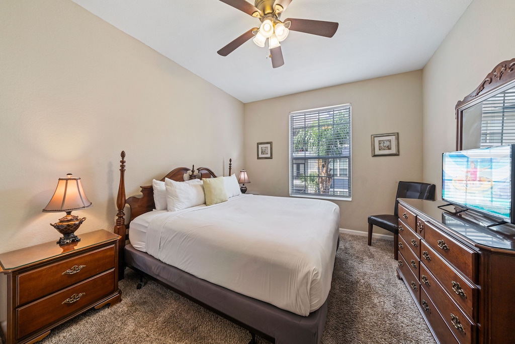 Superior Bedroom of the Apartment in Orlando Florida - King size comfy bed - Stunning outside views from the Window - Elegantly furnished bedroom - Cozy haven for a peaceful and rejuvenating stay