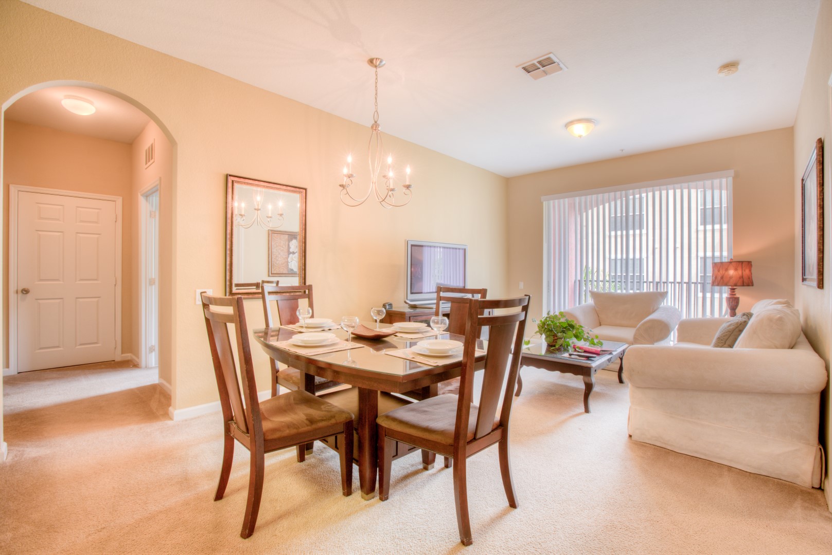 Lovely Dining Area of the Apartment in Orlando Florida Near Disney - Chic dining area featuring a stylish furnish - Gather the family for a memorable feast in our spacious dining area - Designed to accommodate 4 persons