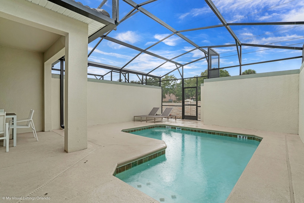 - Stunning Private Pool of the Townhouse in Kissimmee Florida - Inviting pool area for a perfect getaway - Discover bliss by the pool in serene setting - Comfortable lounge chairs for ultimate relaxation