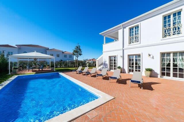 Property Image 2 - Majestic Villa with Large Terrace & Pool