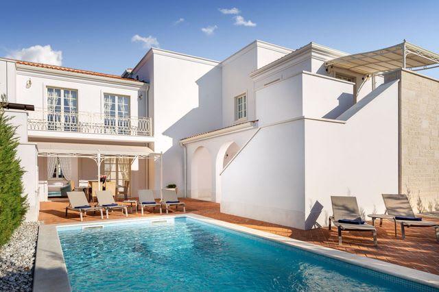 Property Image 1 - Sophisticated Villa with Relaxing Spots & Stunning Views