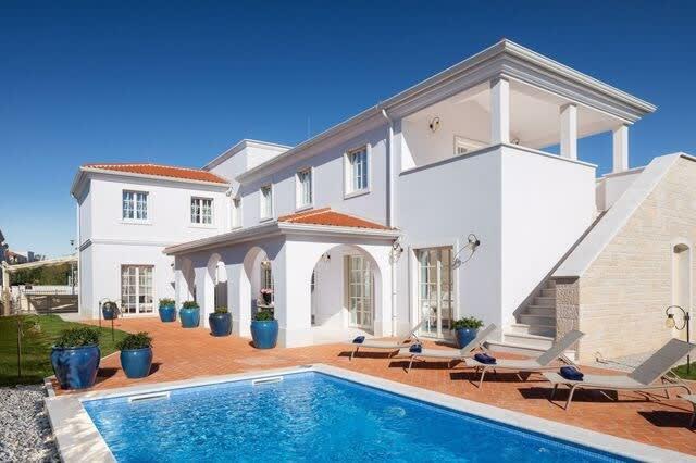 Property Image 2 - Premium Villa Exuding Absolute Comfort & Luxury