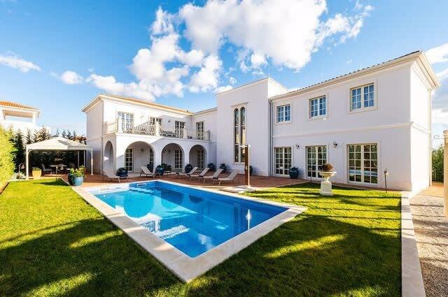 Property Image 1 - Fabulous Spacious Villa with Elegant Look