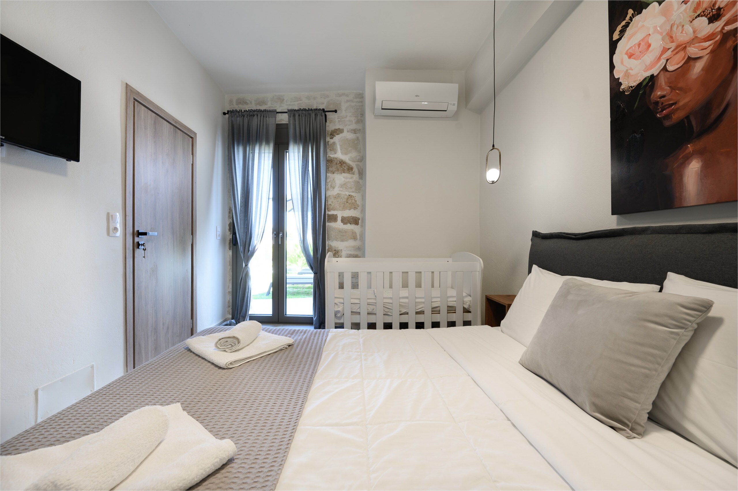 Double bed Bedroom, perfect for families, Stone Project villa