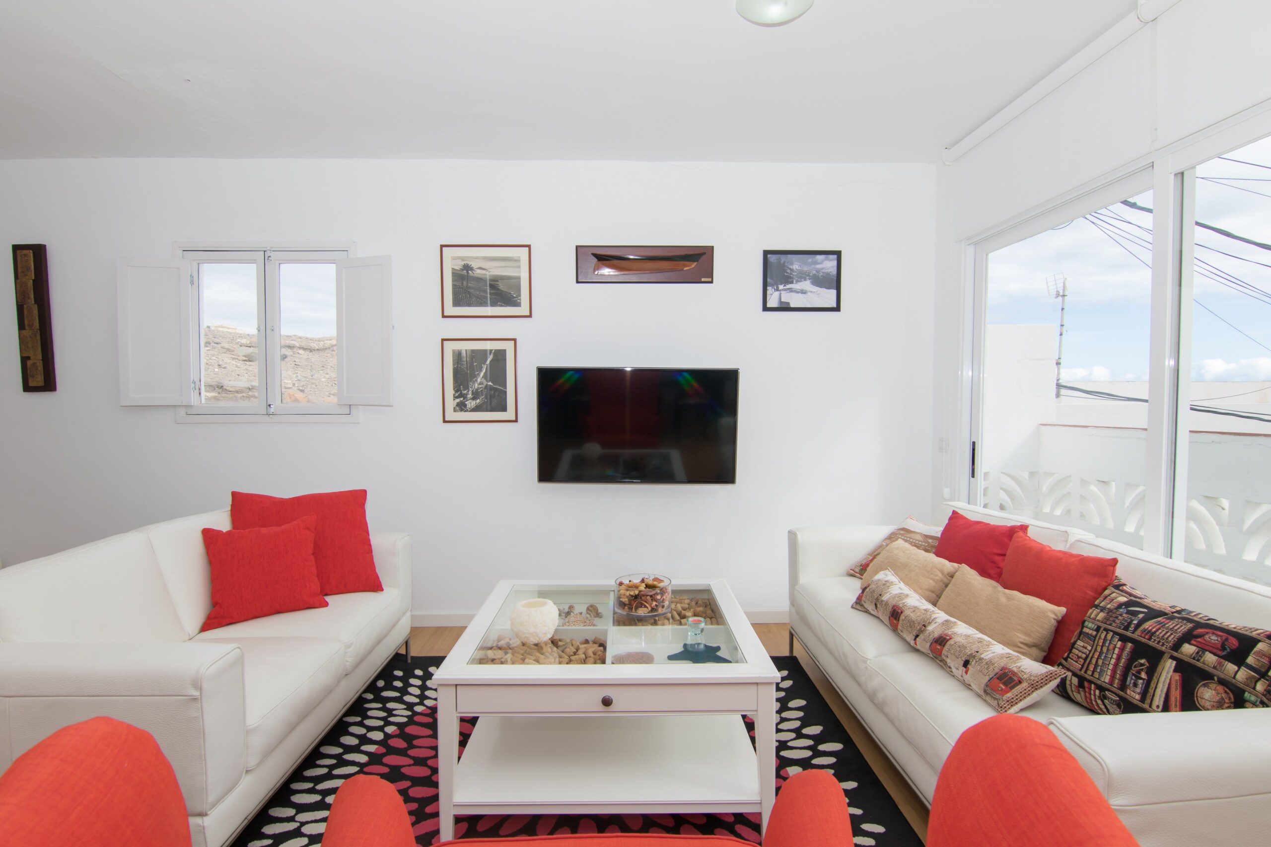 Property Image 1 - The cosy apartment in Arico with beautiful sea views.
