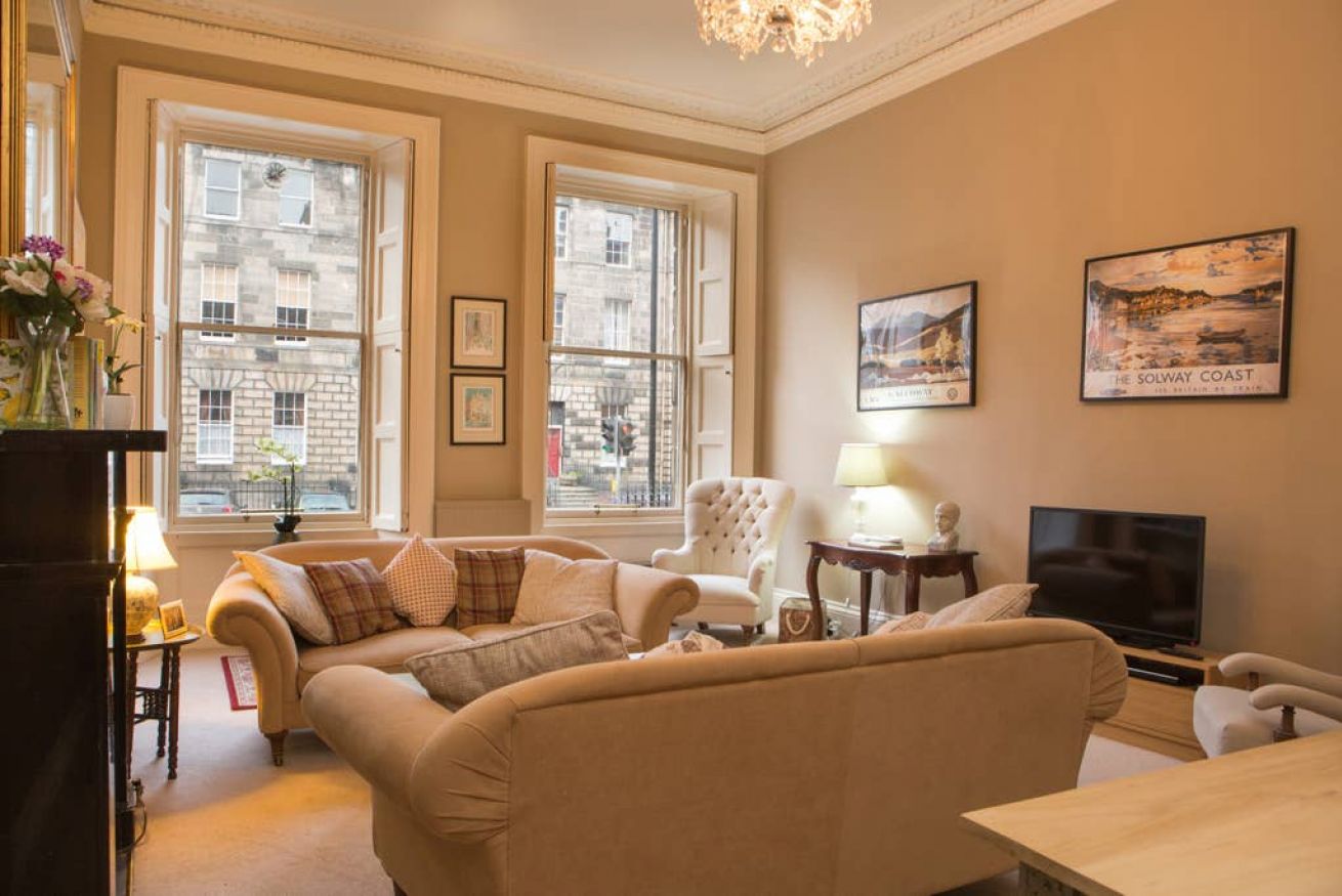 Property Image 1 - Chic and spacious 3BR house at the heart of the city