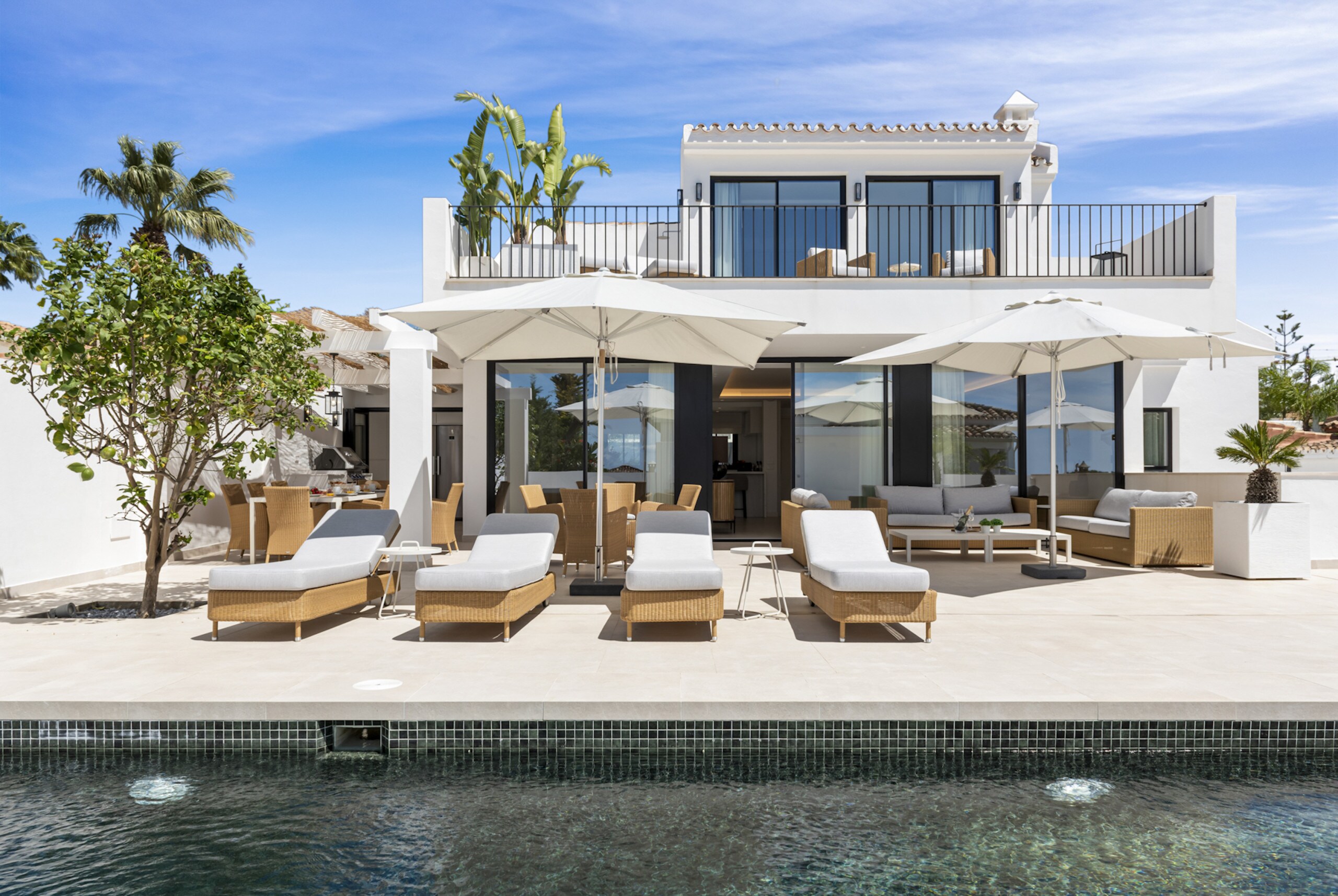 Property Image 2 - LUXURIOUS BEACHSIDE VILLA NEAR MARBELLA