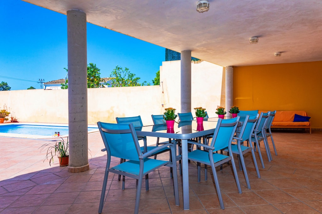 Spacious terrace, swimming pool and barbecue area